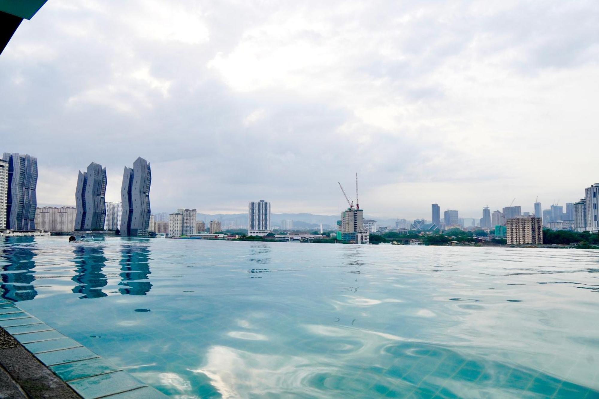 Homestay Infinite Pool! In